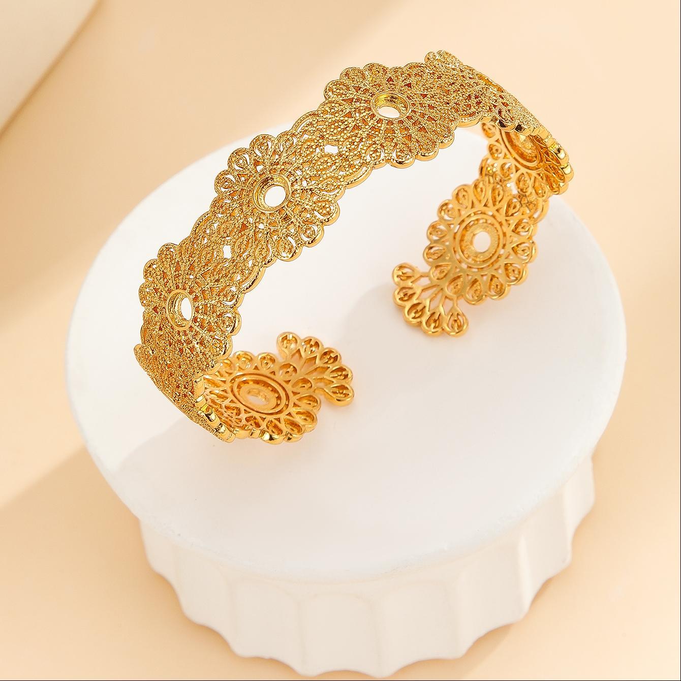 Luxury Style Gold  Flower Design Bracelet