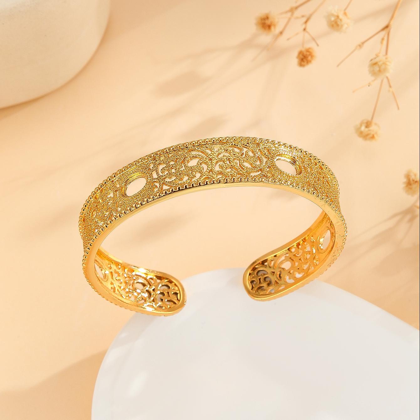 Luxury Style Gold  Flower Design Bracelet