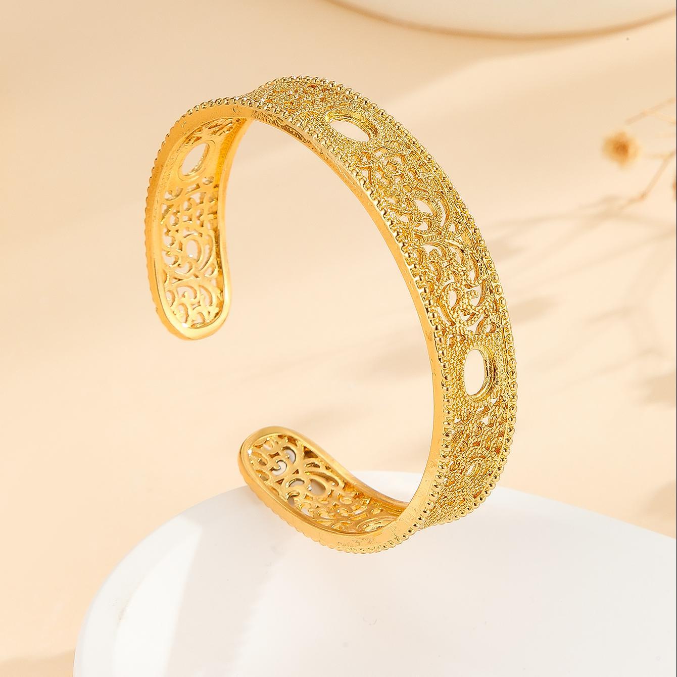 Luxury Style Gold  Flower Design Bracelet