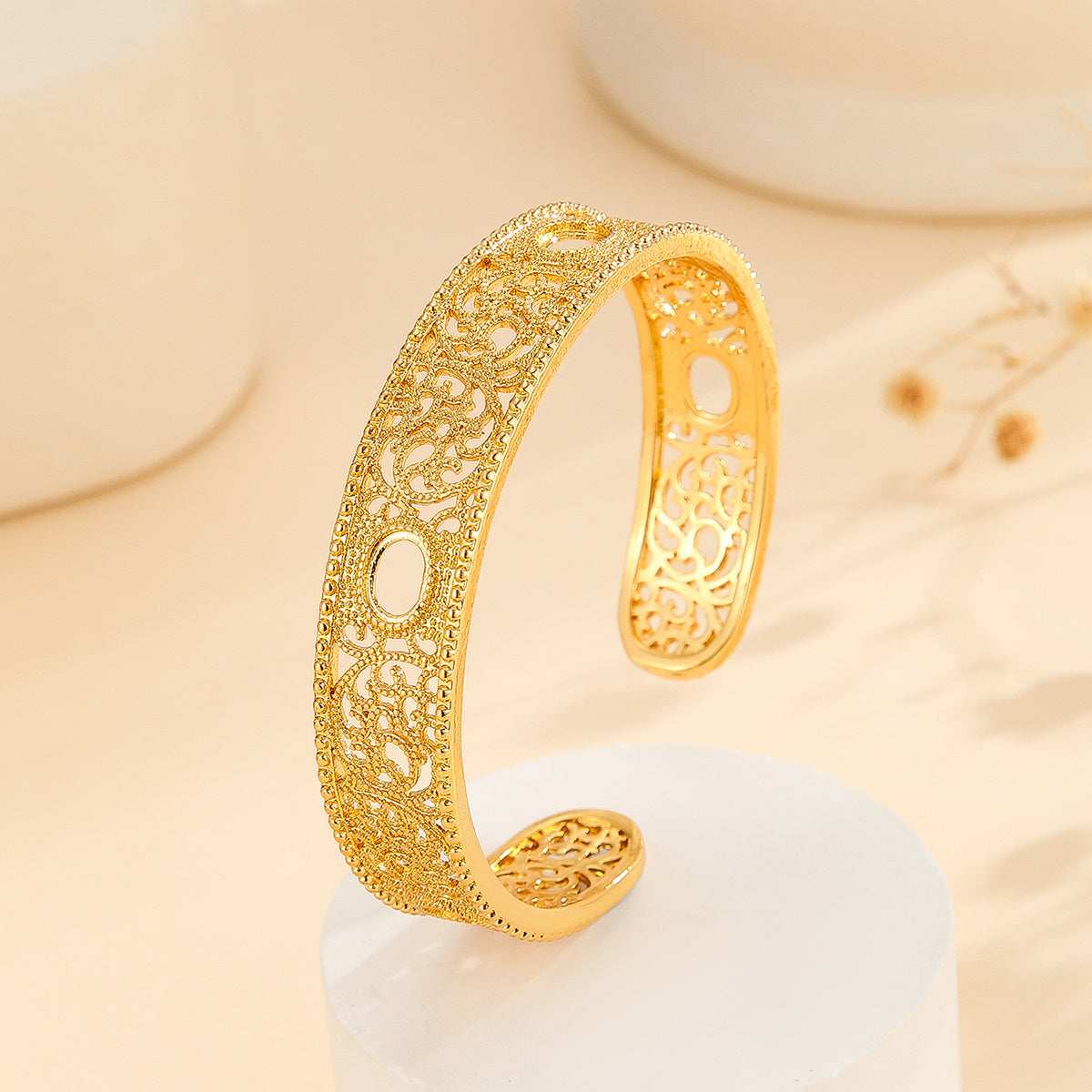 Luxury Style Gold  Flower Design Bracelet