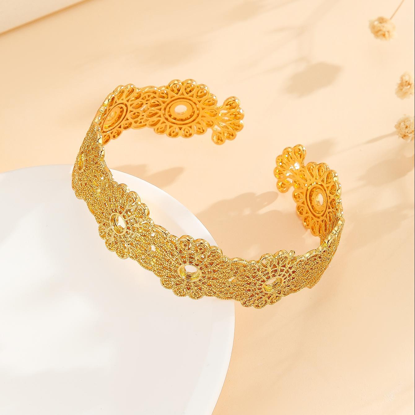 Luxury Style Gold  Flower Design Bracelet