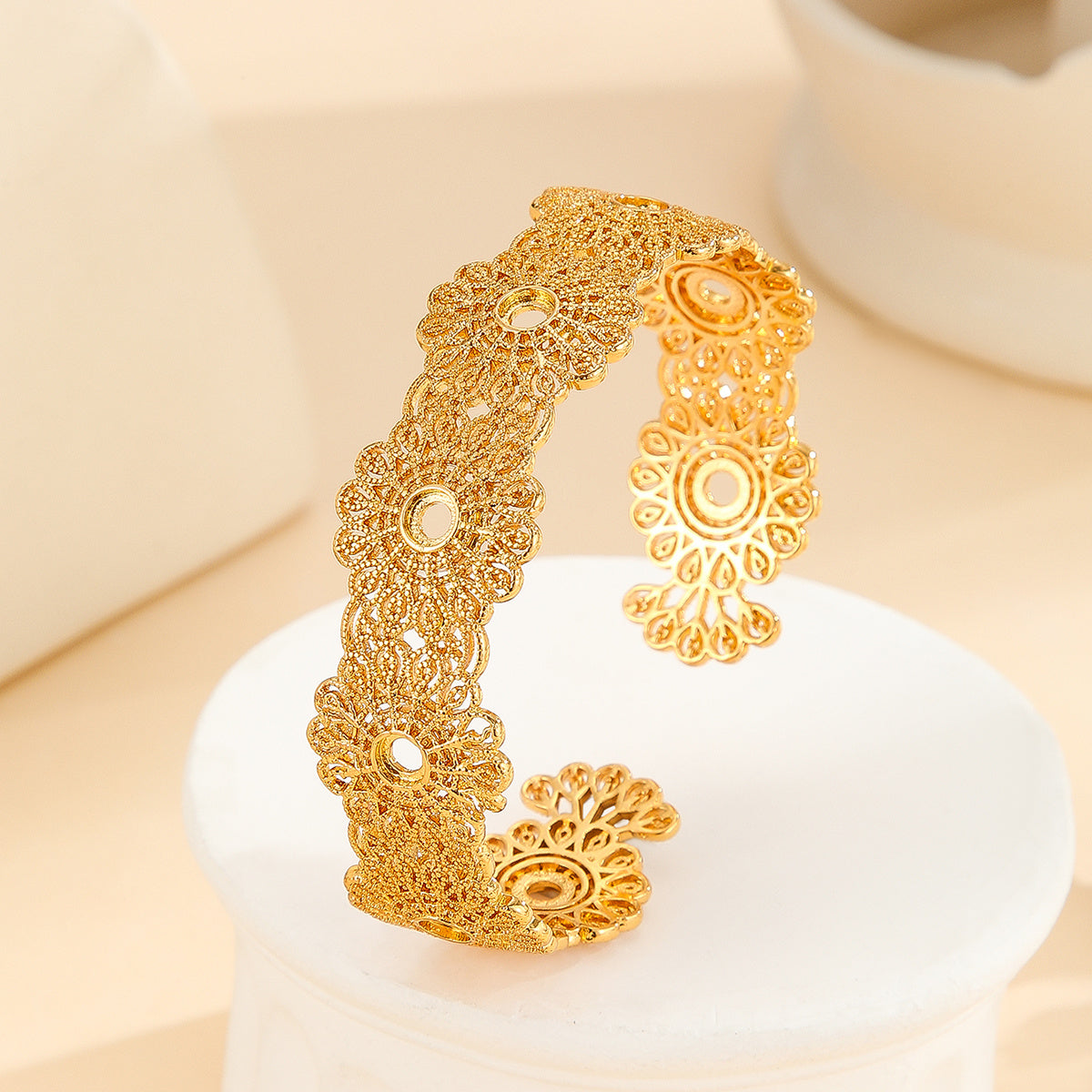 Luxury Style Gold  Flower Design Bracelet