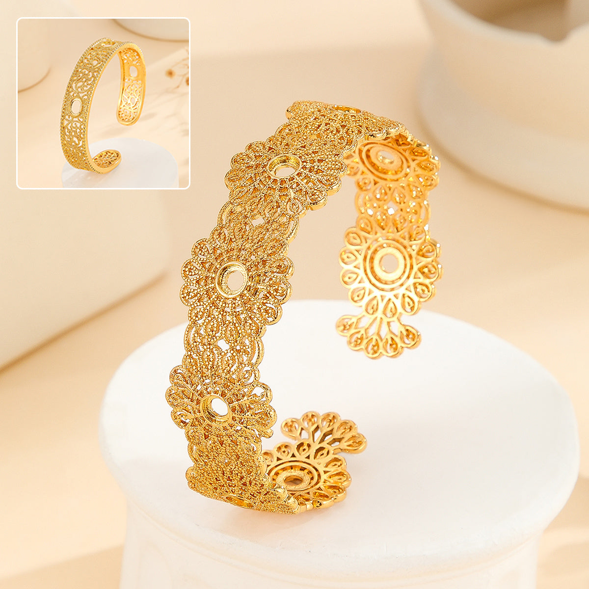 Luxury Style Gold  Flower Design Bracelet